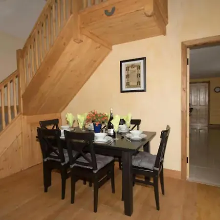 Дом отдыха Emly - - Sleeps 6 - Parking - Garden