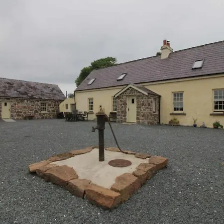 Holiday home Emly - - Sleeps 6 - Parking - Garden Knocklong