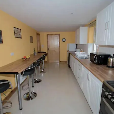 Emly - - Sleeps 6 - Parking - Garden Дом отдыха