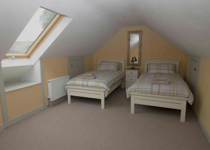 Emly - - Sleeps 6 - Parking - Garden Holiday home Knocklong