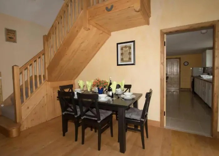 Дом отдыха Emly - - Sleeps 6 - Parking - Garden